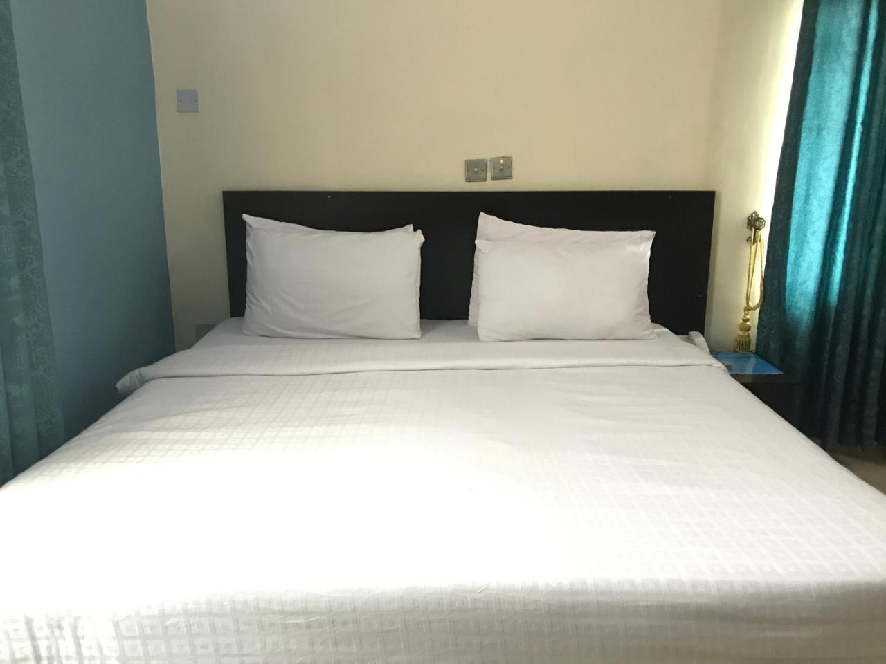 Hayatt Hotel เอนูกู ภายนอก รูปภาพ